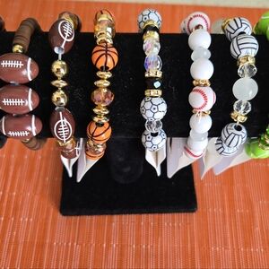 (1)Sports Themed Bracelets & (1)Keychains 🏈🏀⚾️⚽️🏐🎾